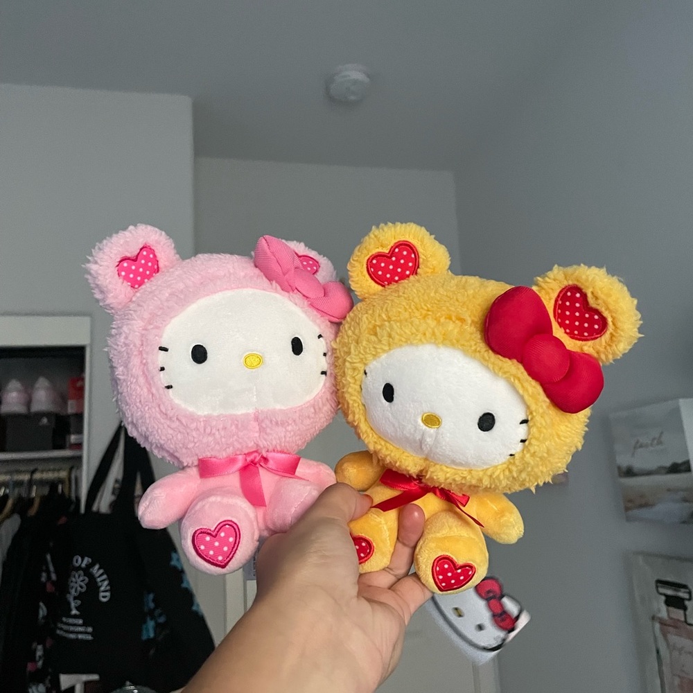 NWT HELLO KITTY PLUSH SET